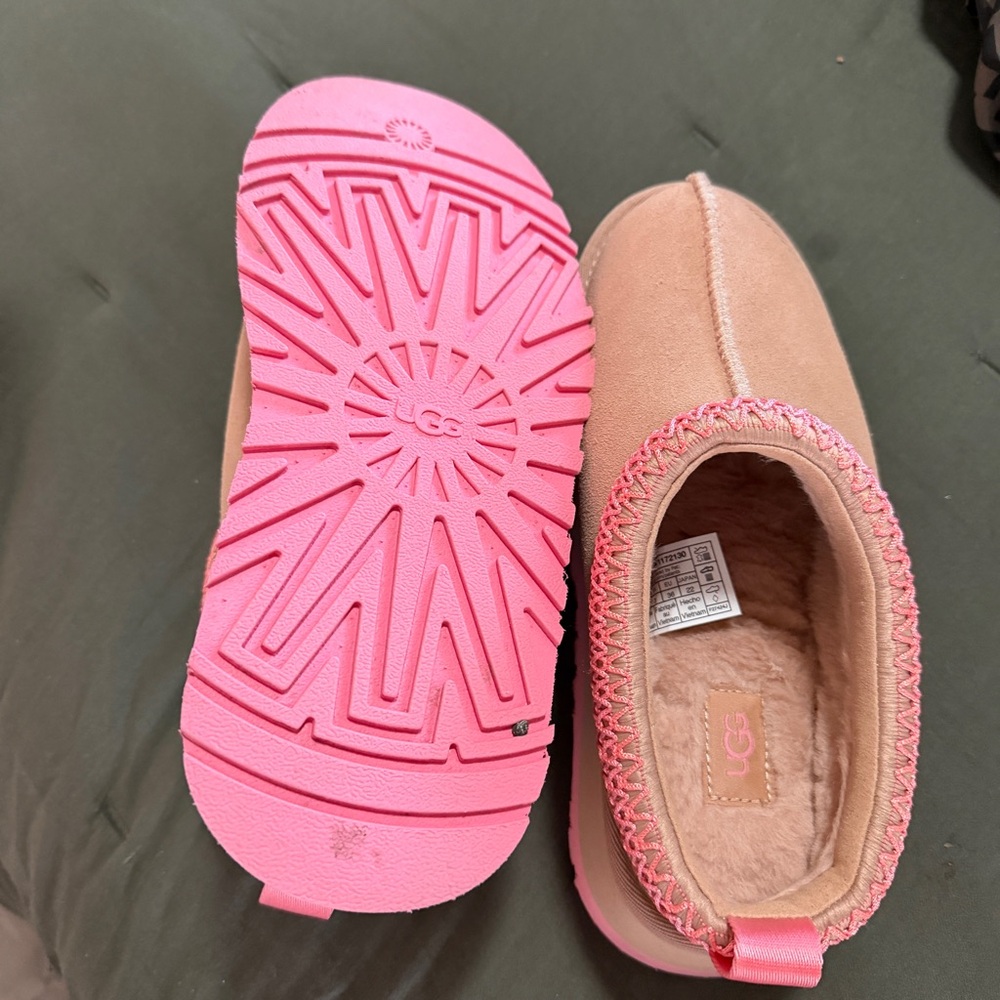 UGG Beige and Coral Slip-On Shoes - Picture 4 of 4